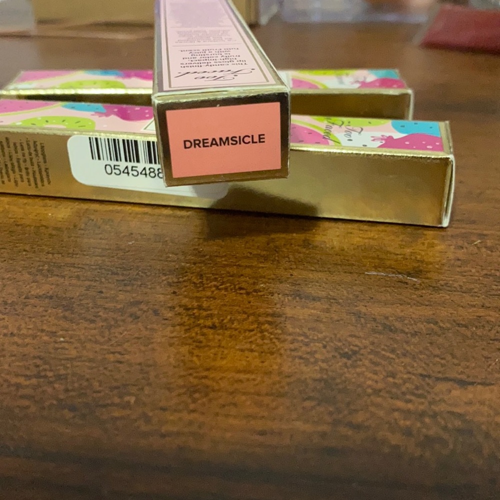 Too faced lipgloss